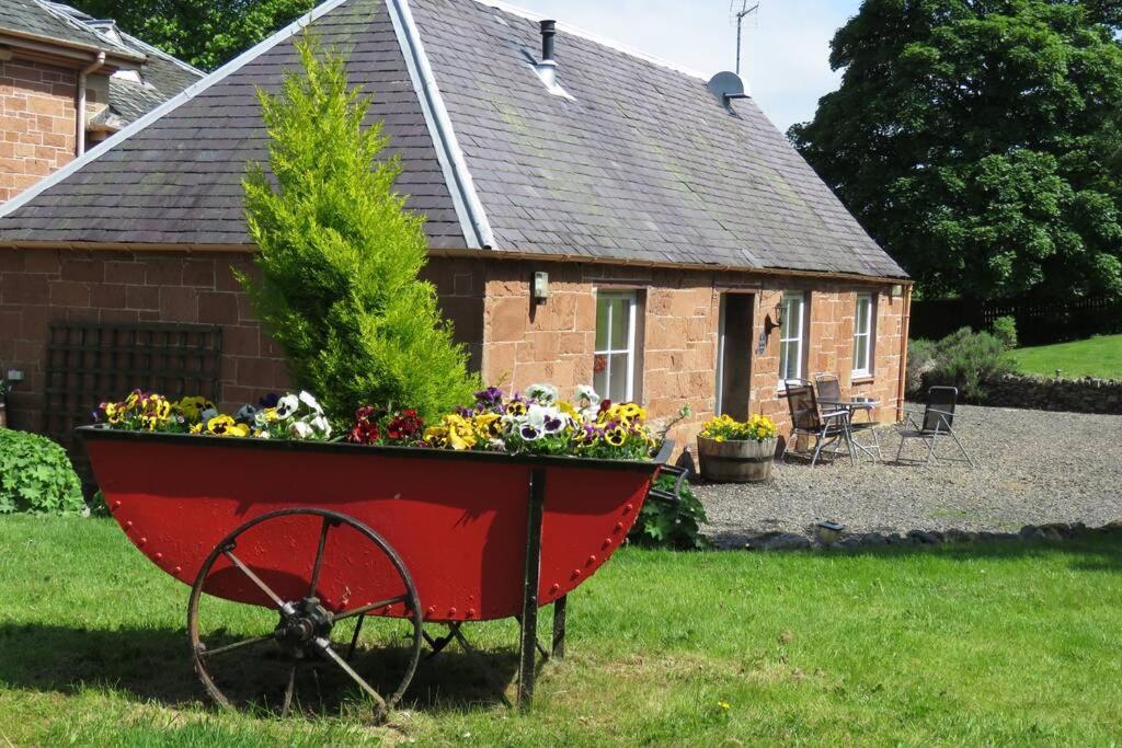 Harleyburn Cottages - Stables And Saddlery ميلروز المظهر الخارجي الصورة