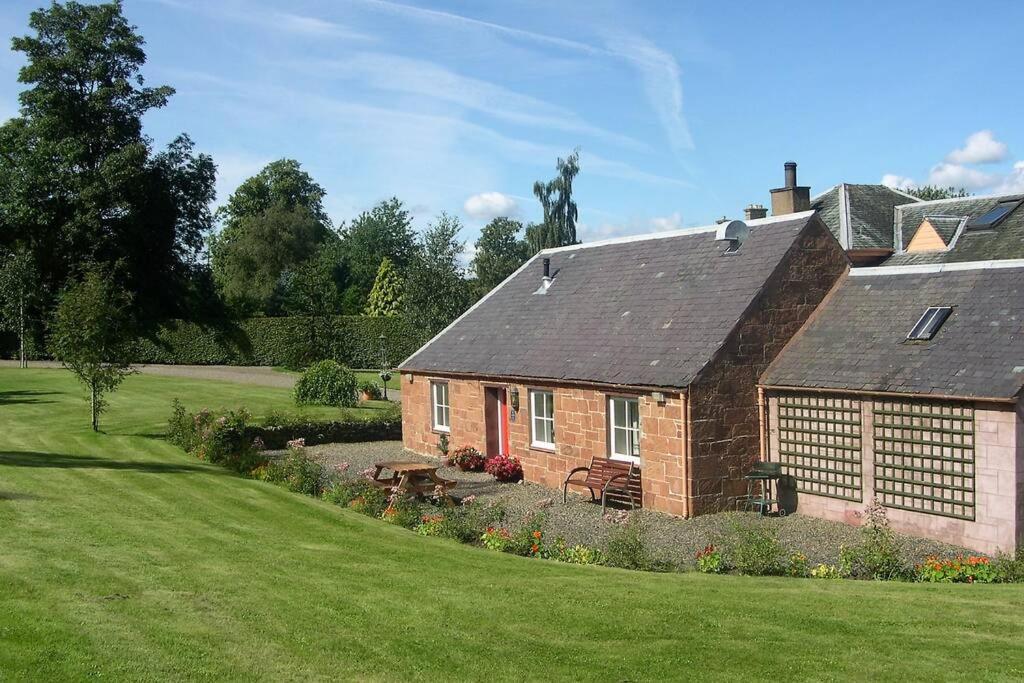 Harleyburn Cottages - Stables And Saddlery ميلروز المظهر الخارجي الصورة